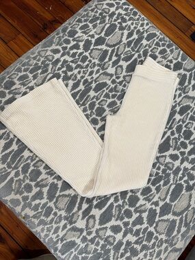 Arie Elastic High Waisted Flare Cord pant. Cream color. Size medium.